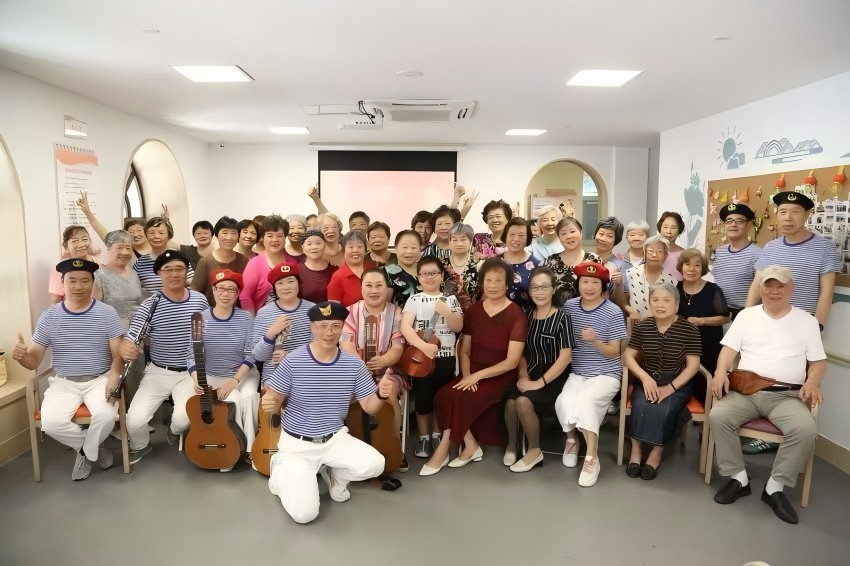 五里桥街道第二日间照护中心专属---夏威夷吉他乐队风采展示