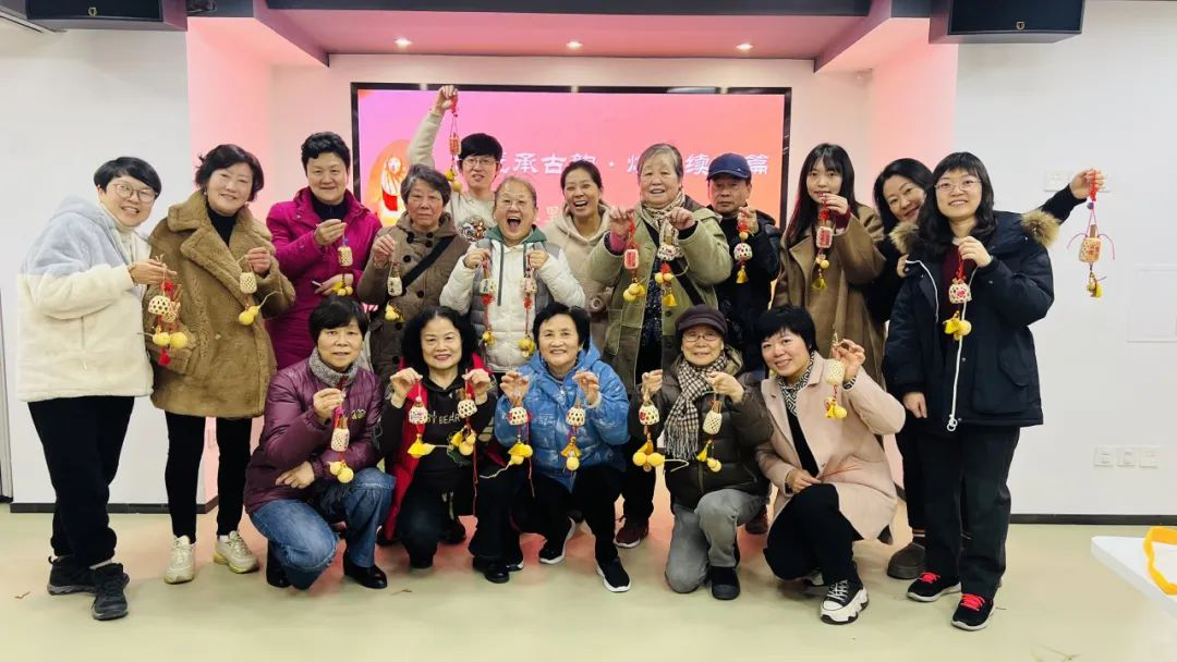 灯笼承古韵·焕彩续新篇 ——五里桥社会组织联合会“益聚五里”配送服务
